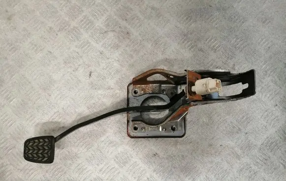 Toyota Corolla Verso AR10 Brake pedal 471010F010
