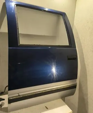 Chevrolet Suburban Rear door