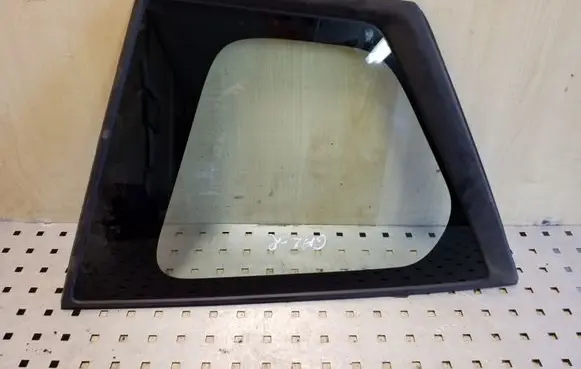 Mitsubishi Outlander Rear side window