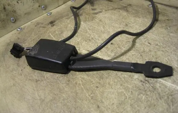 Mercedes-Benz E W210 Front seatbelt buckle 2108603269