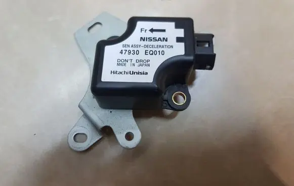 Nissan X-Trail T30 ESP acceleration yaw rate sensor 47930EQ010