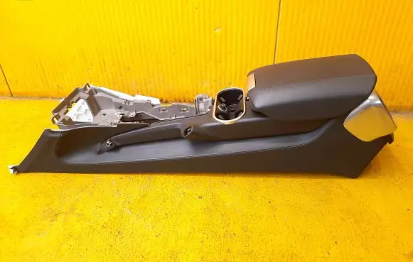 Porsche Cayenne (9PA) Center console