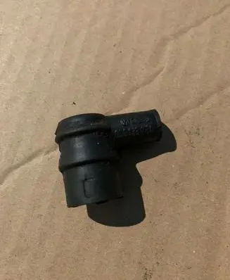 Volkswagen PASSAT B3 Air intake hose/pipe 050133784