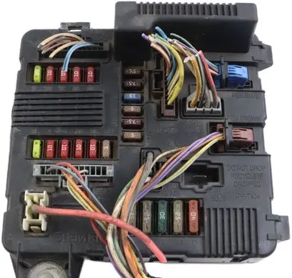 Renault Scenic II - Grand scenic II Fuse module 8200306032A S118399200D