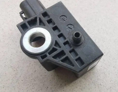 Honda CR-V Airbag deployment crash/impact sensor 5WK44626 77930T1GA010M4