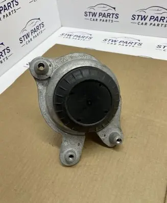 Mercedes-Benz C W205 Engine mount bracket 2052406617