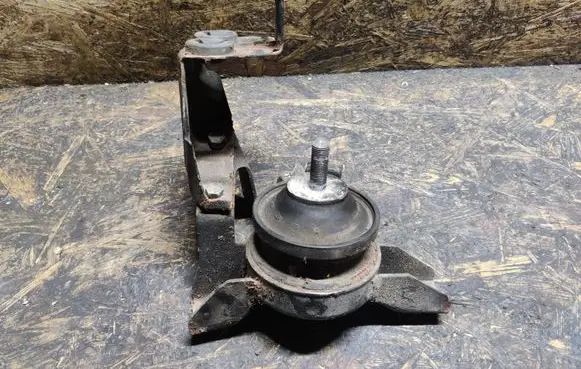 Hyundai Santa Fe Engine mount bracket 2181226500