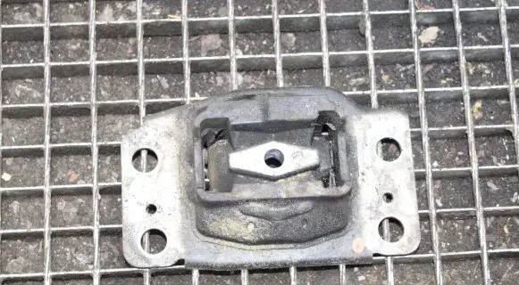 Ford Mondeo MK IV Gearbox mount 30680700