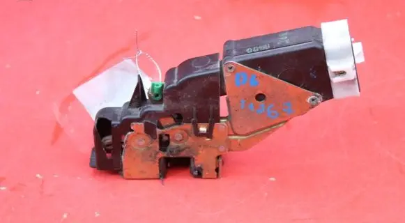 Volvo S40, V40 Front door lock