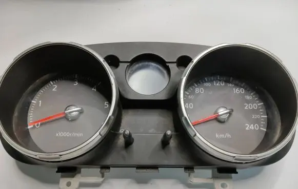 Nissan Qashqai Speedometer (instrument cluster) JD73C 16733 18C0R9Q