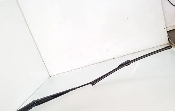 Front wiper blade arm