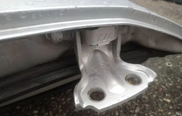 Mitsubishi Space Star Rear door lower hinge