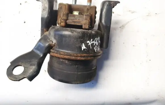 Toyota Avensis Verso Engine mount bracket