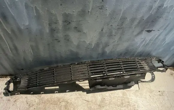 Toyota Aygo AB40 Front bumper lower grill 162041200100