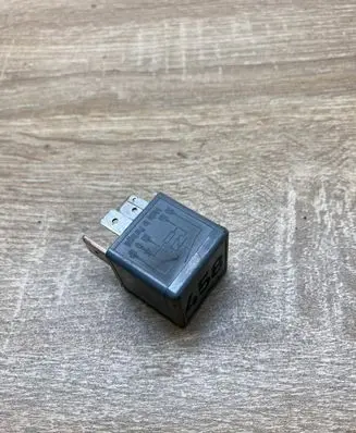 Volkswagen Touran I Other relay 1K0906381 V23134B52X426
