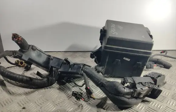 KIA Sportage Fuse box set 91950D98A0 91950D9BA0 PC2471299