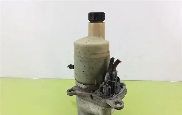 Volvo V50 Power steering pump 5N513K514CA