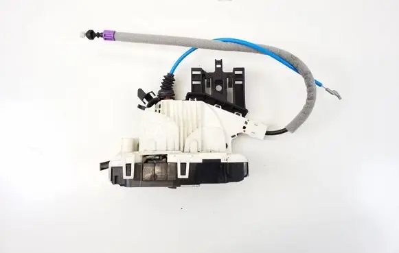 Mercedes-Benz GLA W156 Front door lock A1667200635