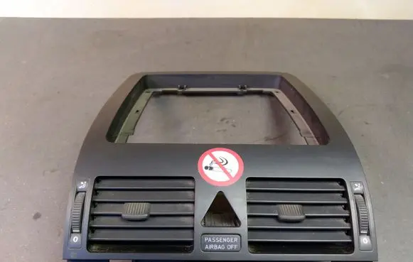 Volkswagen Touran I Dash center air vent grill 1T1819728B