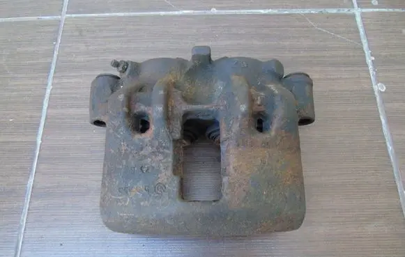 Nissan Atleon Rear brake caliper