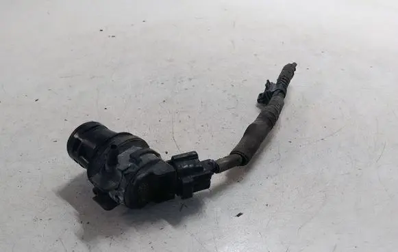 Toyota Prius (XW30) Windscreen/windshield washer pump 8533021010 0602104491