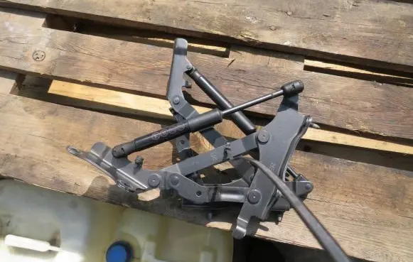 Mazda MX-5 ND Tailgate/trunk/boot hinge