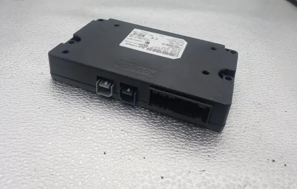 Head unit multimedia control