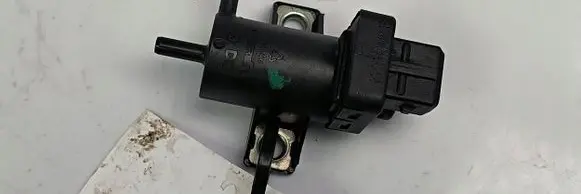 Renault Trafic III (X82) Turbo solenoid valve 8200762162