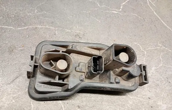 Nissan Qashqai Tail light bulb cover holder 89503244