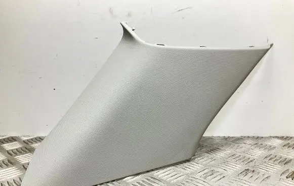 (D)pillar trim (top)
