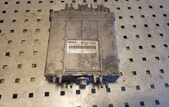 Renault Scenic I Engine control unit/module 0281010077 7700114644