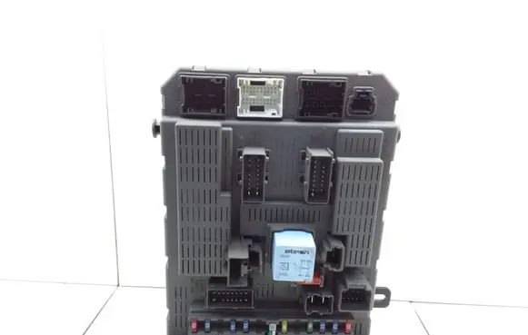 Citroen C5 Fuse module 9637466180 98162200