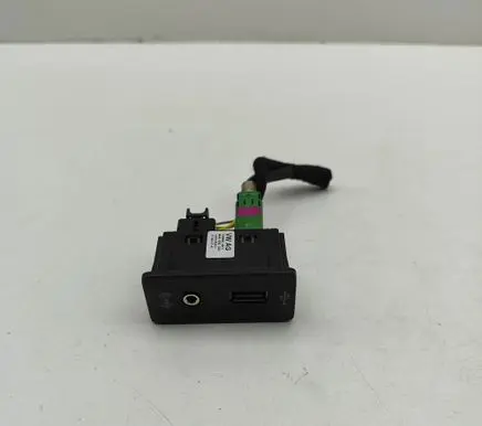 Volkswagen Transporter - Caravelle T6 AUX in-socket connector 5G0035222