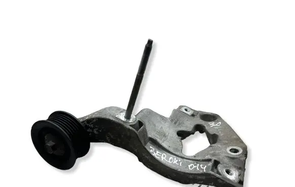 Jeep Grand Cherokee A/C compressor mount bracket VMMT0311 3310F
