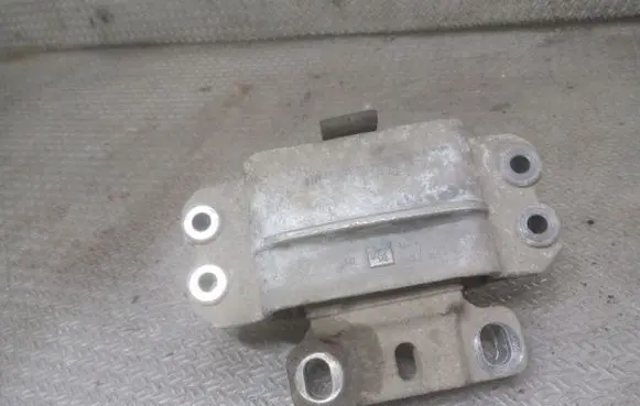 Seat Leon (1P) Gearbox mount 1K0199555
