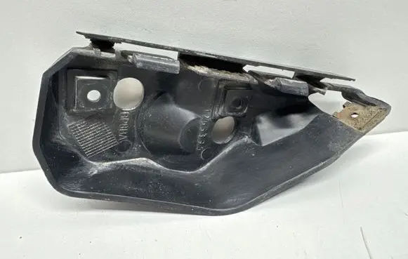 Volvo V50 Front bumper mounting bracket 31265396