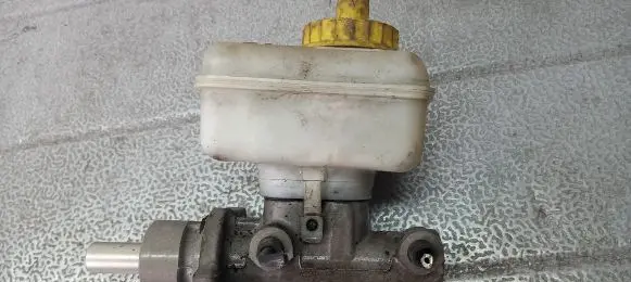 Master brake cylinder