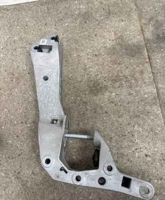 BMW XM Gearbox mounting bracket 5A28628