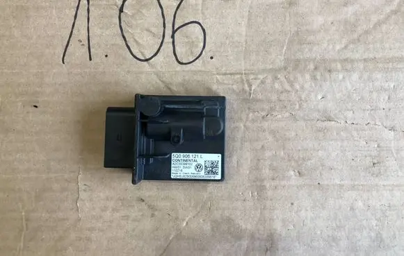 Volkswagen Golf VII Fuel injection pump control unit/module 5Q0906121L