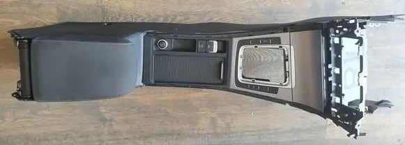 Volkswagen Golf VII Center console
