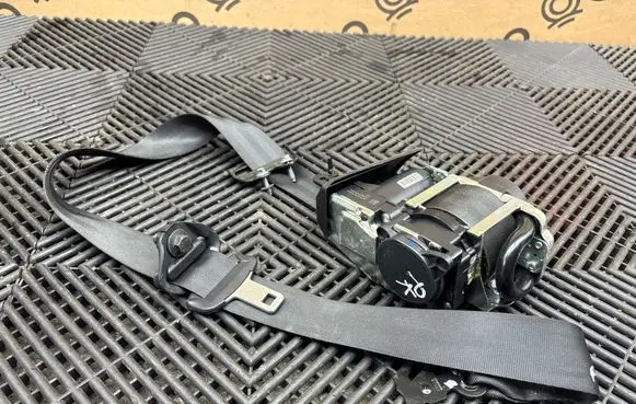 Volvo XC90 Front seatbelt P39844550
