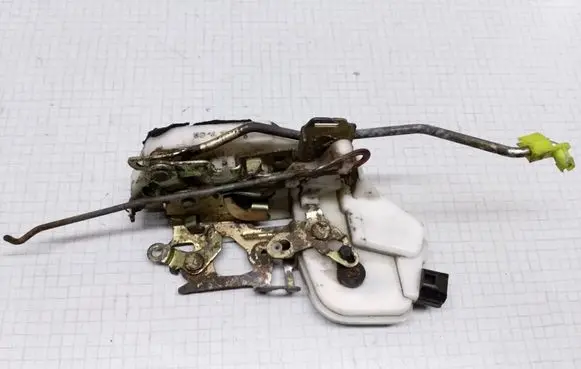 KIA Rio Front door lock 99705C