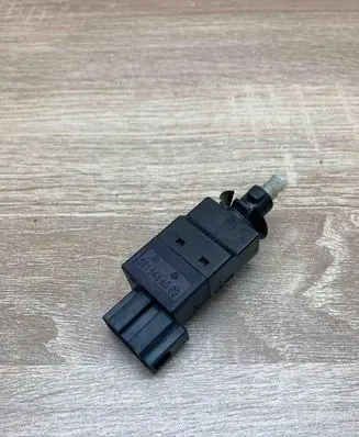 Mercedes-Benz E W211 Brake pedal sensor switch 0015454009