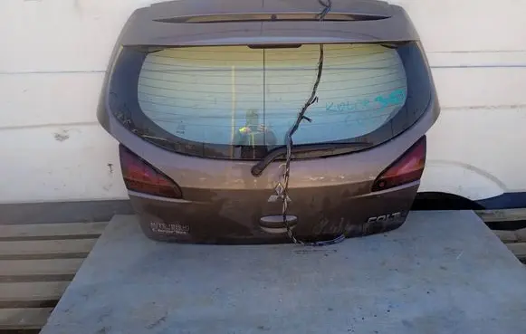 Mitsubishi Colt Tailgate/trunk/boot lid 389