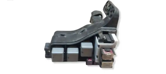 Toyota Avensis T250 Relay mounting block 9008087030