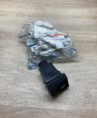 Hyundai Santa Fe Windscreen/window heater switch 9371026000 864W0171