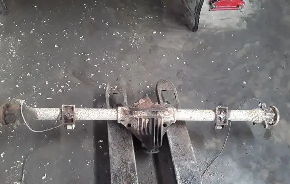 Iveco Daily 30.8 - 9 Rear axle beam with reductor 7181668