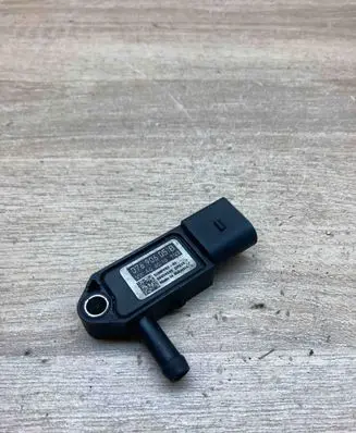 Volkswagen Touran I Exhaust gas pressure sensor 076906051B 06654648