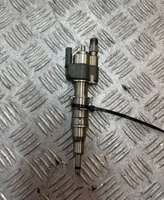 BMW 3 E90 E91 Fuel injector 7589048 10181010
