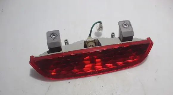 Third/center stoplight